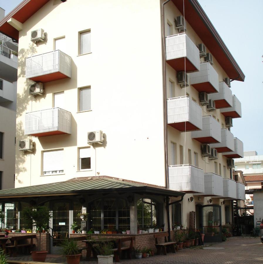 Hotel La Quercia Lignano Sabbiadoro Exterior foto