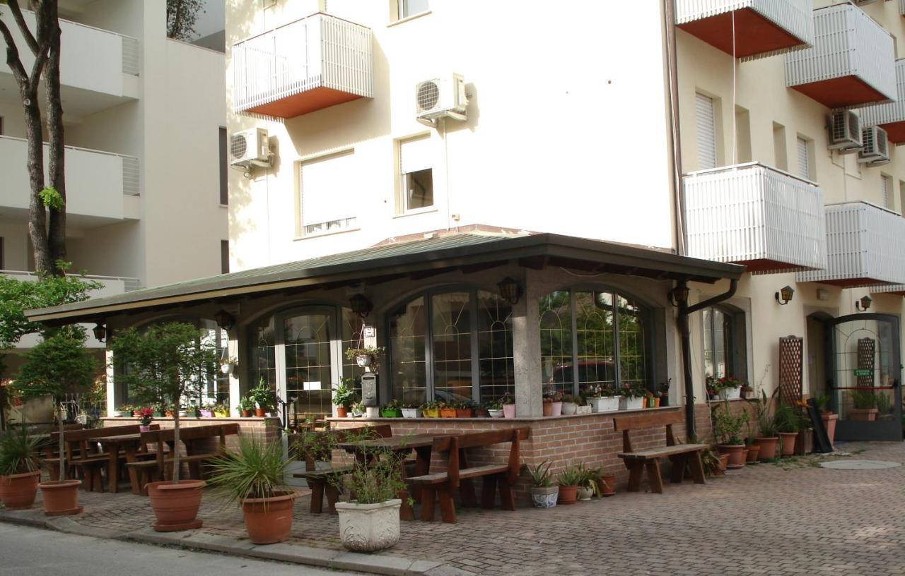 Hotel La Quercia Lignano Sabbiadoro Exterior foto