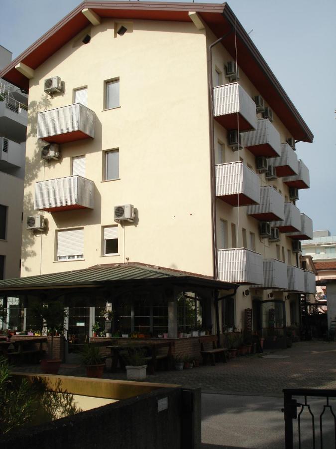 Hotel La Quercia Lignano Sabbiadoro Exterior foto